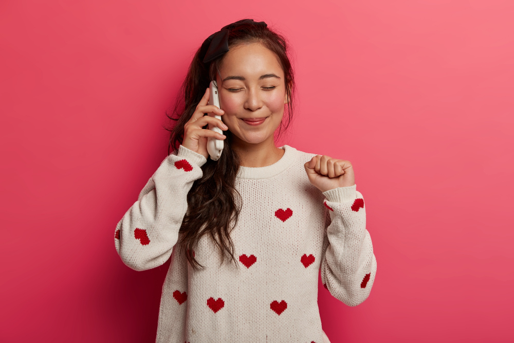 Houston Singles Spot Love on Chat Lines